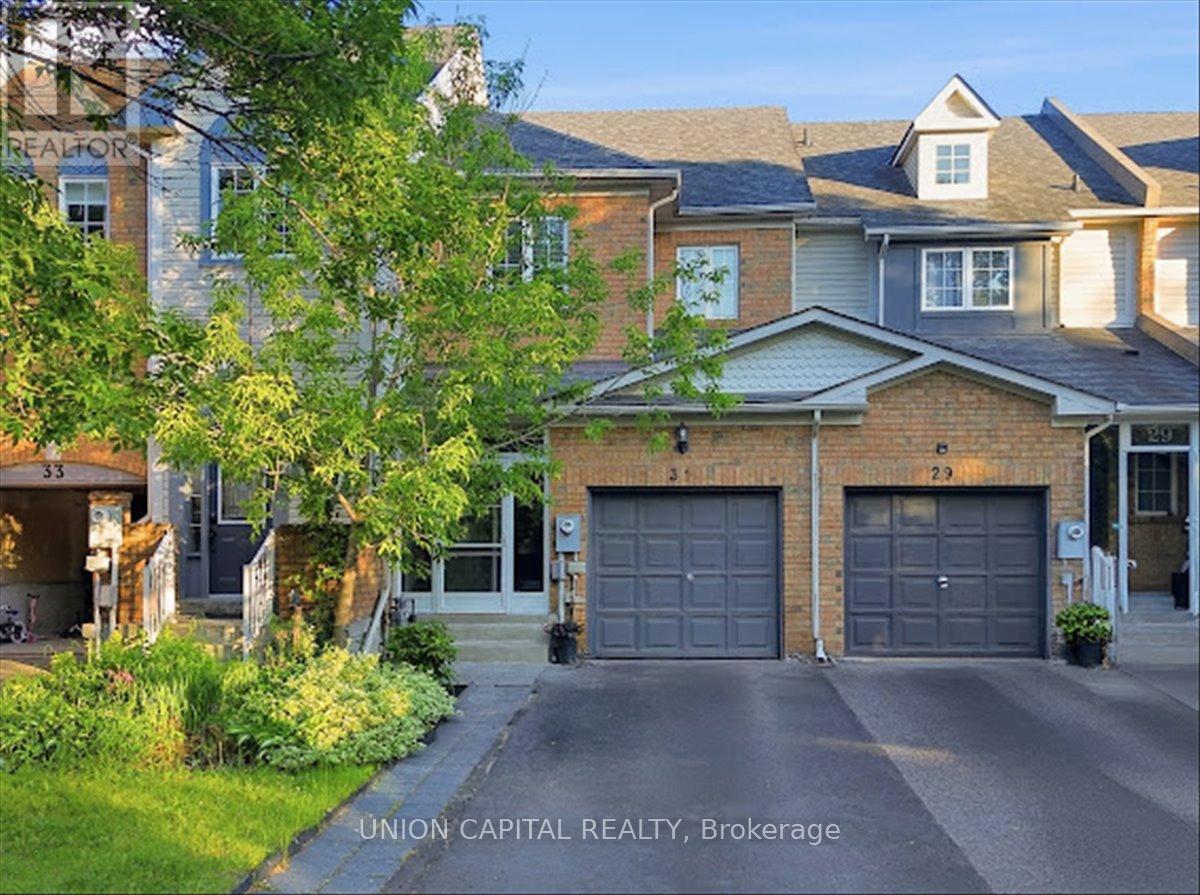31 OCHALSKI ROAD, Aurora, Ontario