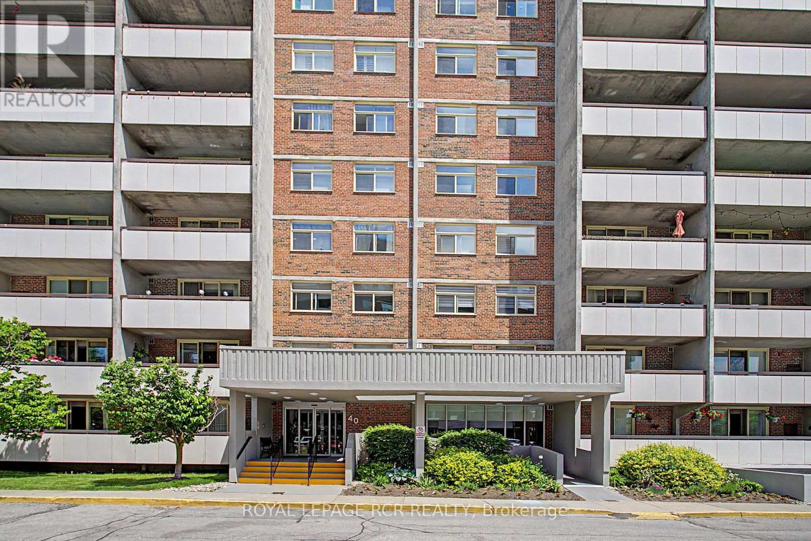1011 - 40 William Roe Boulevard, Newmarket, Ontario  L3Y 5N7 - Photo 2 - N13247410