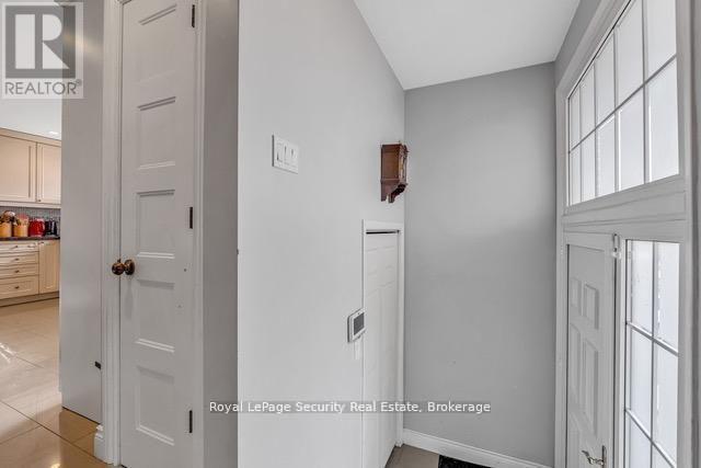 129 Milady Road, Toronto, Ontario  M9L 2J1 - Photo 4 - W13247684