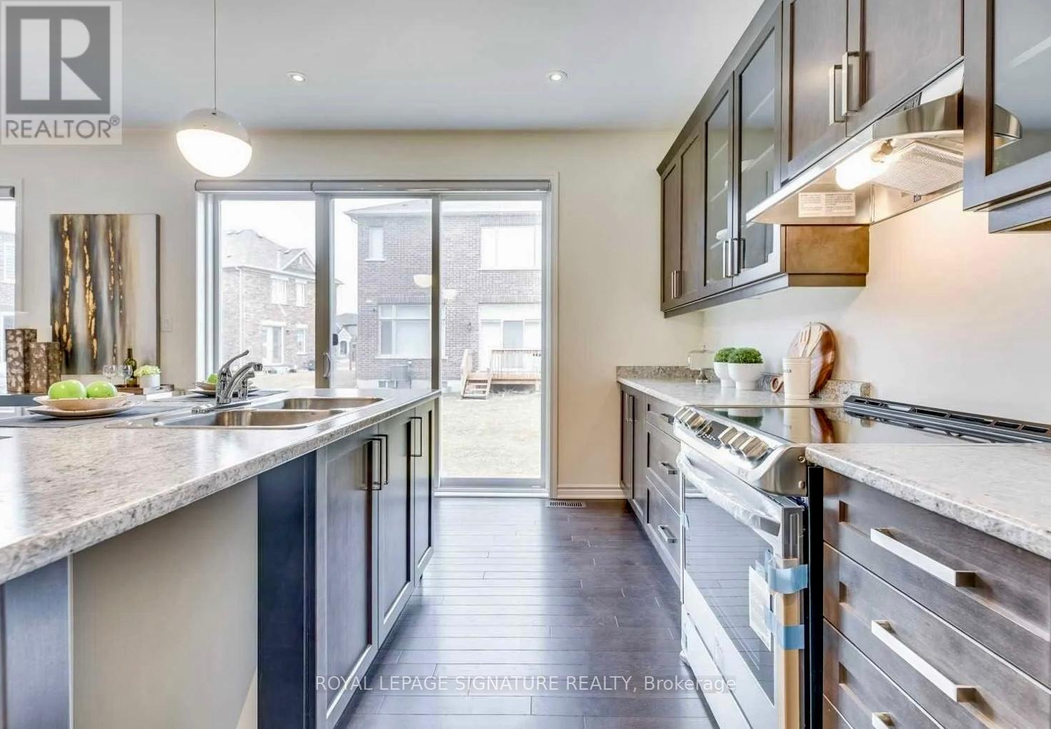 953 Logan Drive, Milton, Ontario  L9T 7E7 - Photo 6 - W13247716