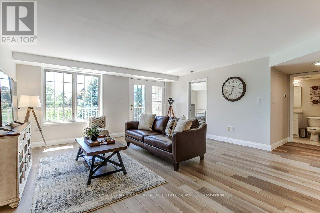 B405 - 216 Plains Road W, Burlington, Ontario  L7T 4K8 - Photo 3 - W13247732