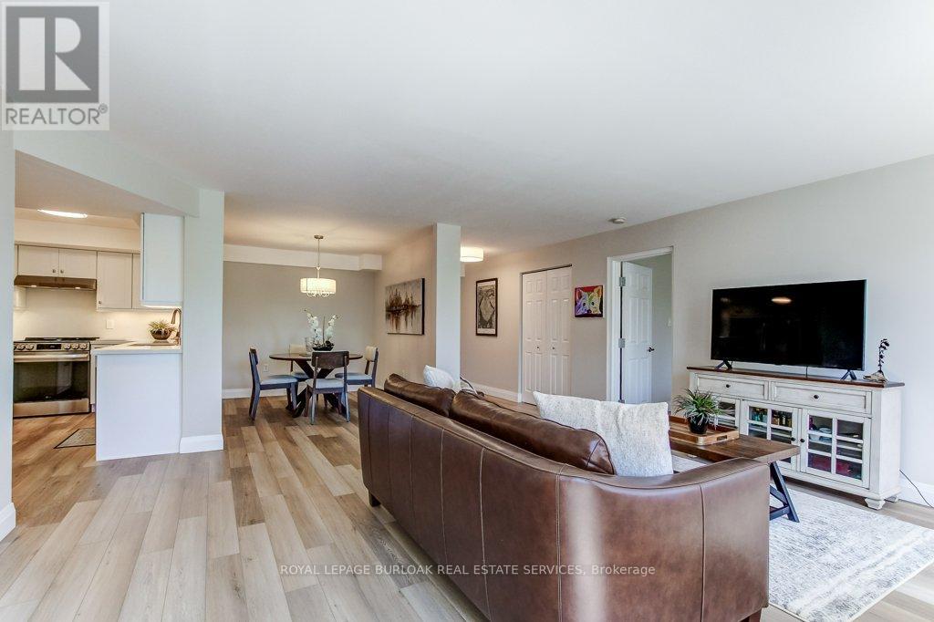 B405 - 216 Plains Road W, Burlington, Ontario  L7T 4K8 - Photo 5 - W13247732