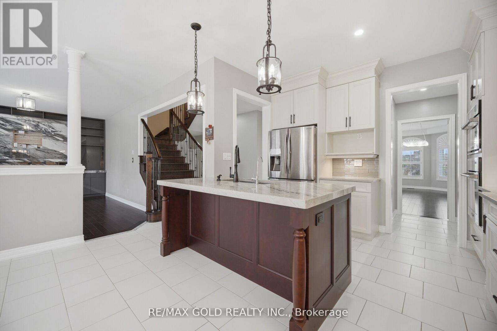 53 Martin Byrne Drive, Brampton, Ontario  L6P 4C2 - Photo 8 - W13247752