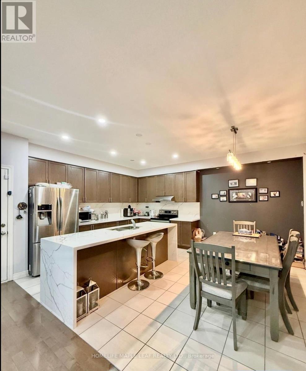 Upper - 385 Royal West Drive, Brampton, Ontario  L6X 5J9 - Photo 2 - W13247770