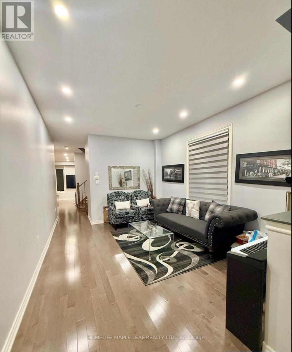 Upper - 385 Royal West Drive, Brampton, Ontario  L6X 5J9 - Photo 5 - W13247770