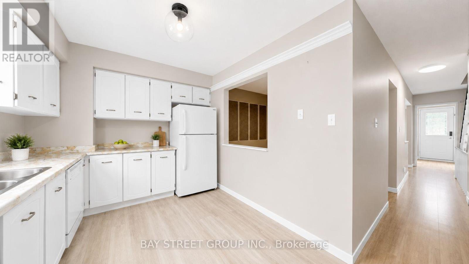 23 Southport Street, Toronto, Ontario  M6S 4W7 - Photo 10 - W13247778