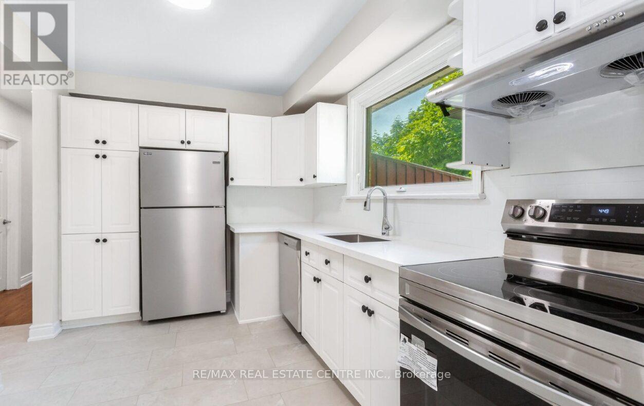 474 Seaton Drive, Oakville, Ontario  L6L 3Y5 - Photo 20 - W13247812