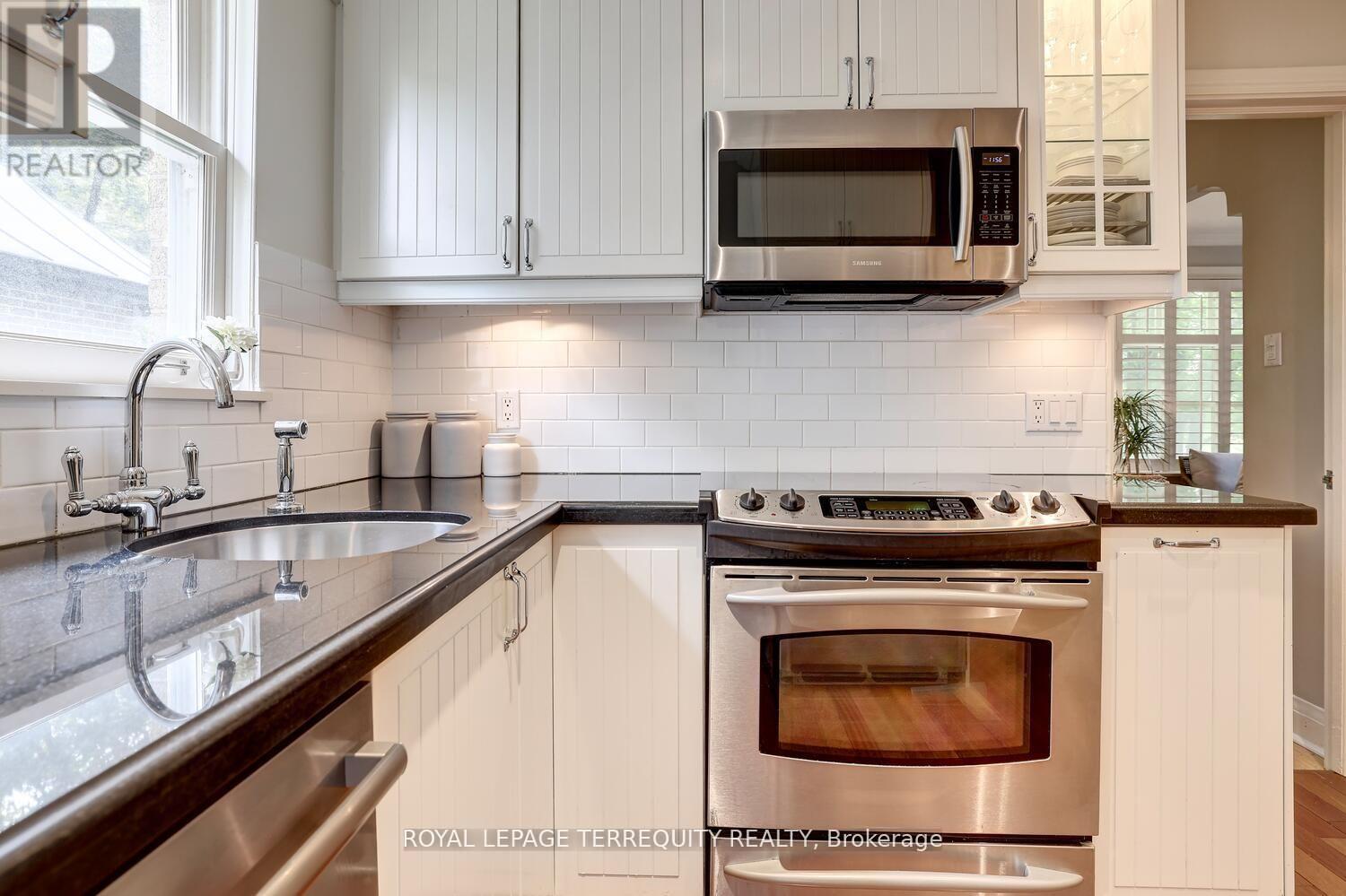 20 Elderidge Avenue, Toronto, Ontario  M8Y 2C5 - Photo 18 - W13247924