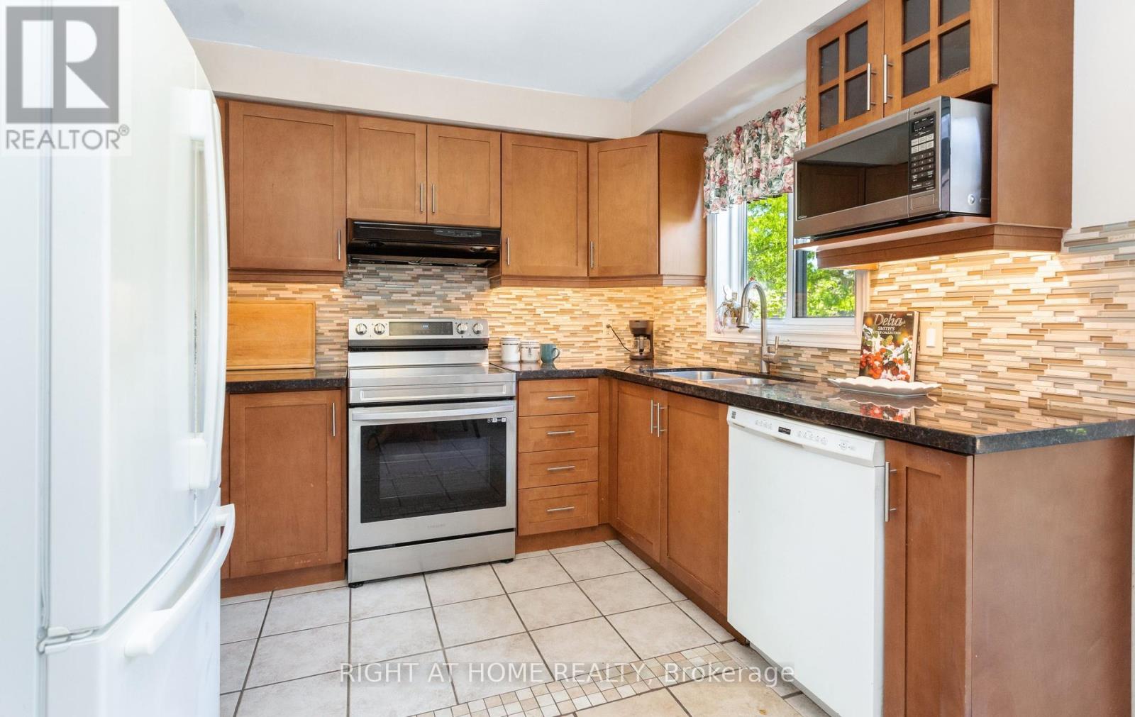 138 Atkins Circle, Brampton, Ontario  L6X 4E7 - Photo 16 - W13247946