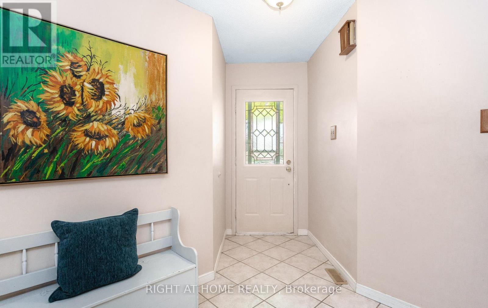 138 Atkins Circle, Brampton, Ontario  L6X 4E7 - Photo 4 - W13247946