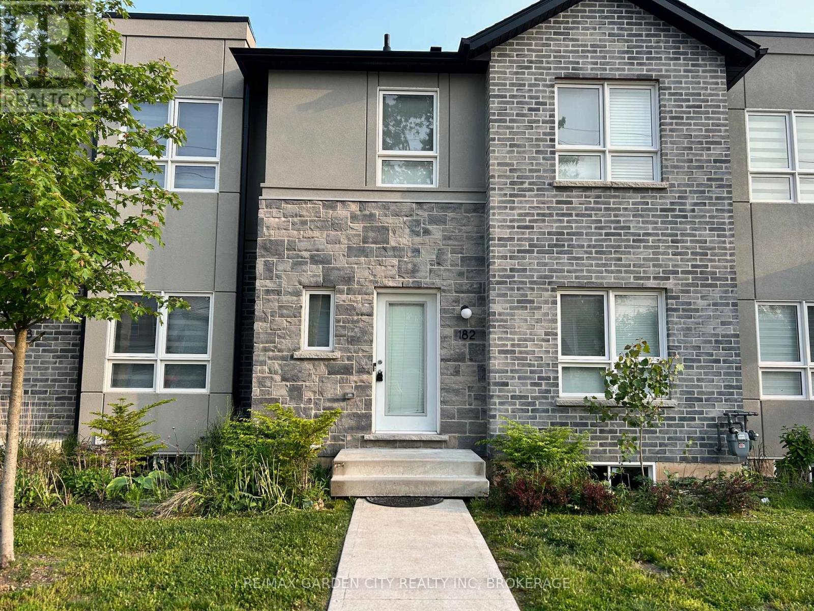 8 - 182 Broadway Lane, Welland, Ontario  L3C 0J2 - Photo 1 - X13248026