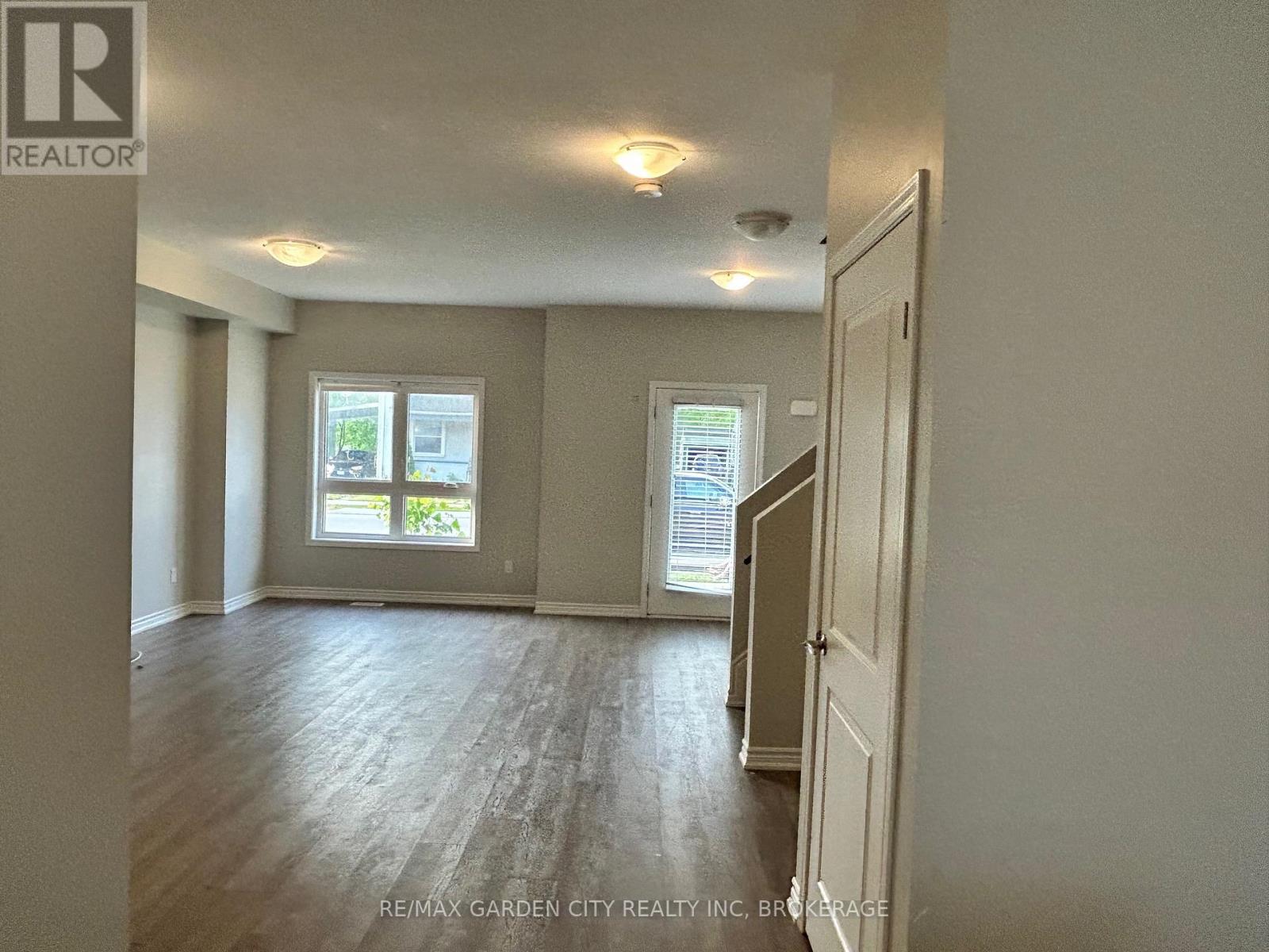 8 - 182 Broadway Lane, Welland, Ontario  L3C 0J2 - Photo 2 - X13248026