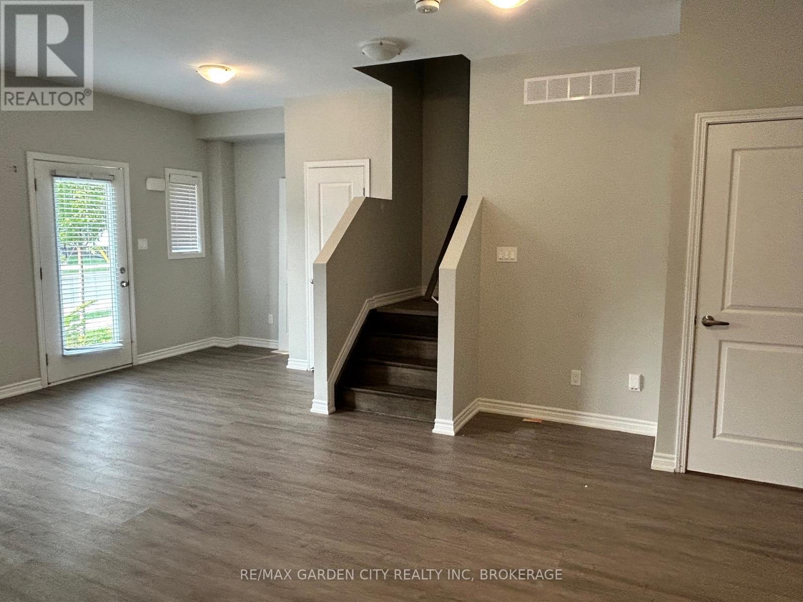 8 - 182 Broadway Lane, Welland, Ontario  L3C 0J2 - Photo 5 - X13248026