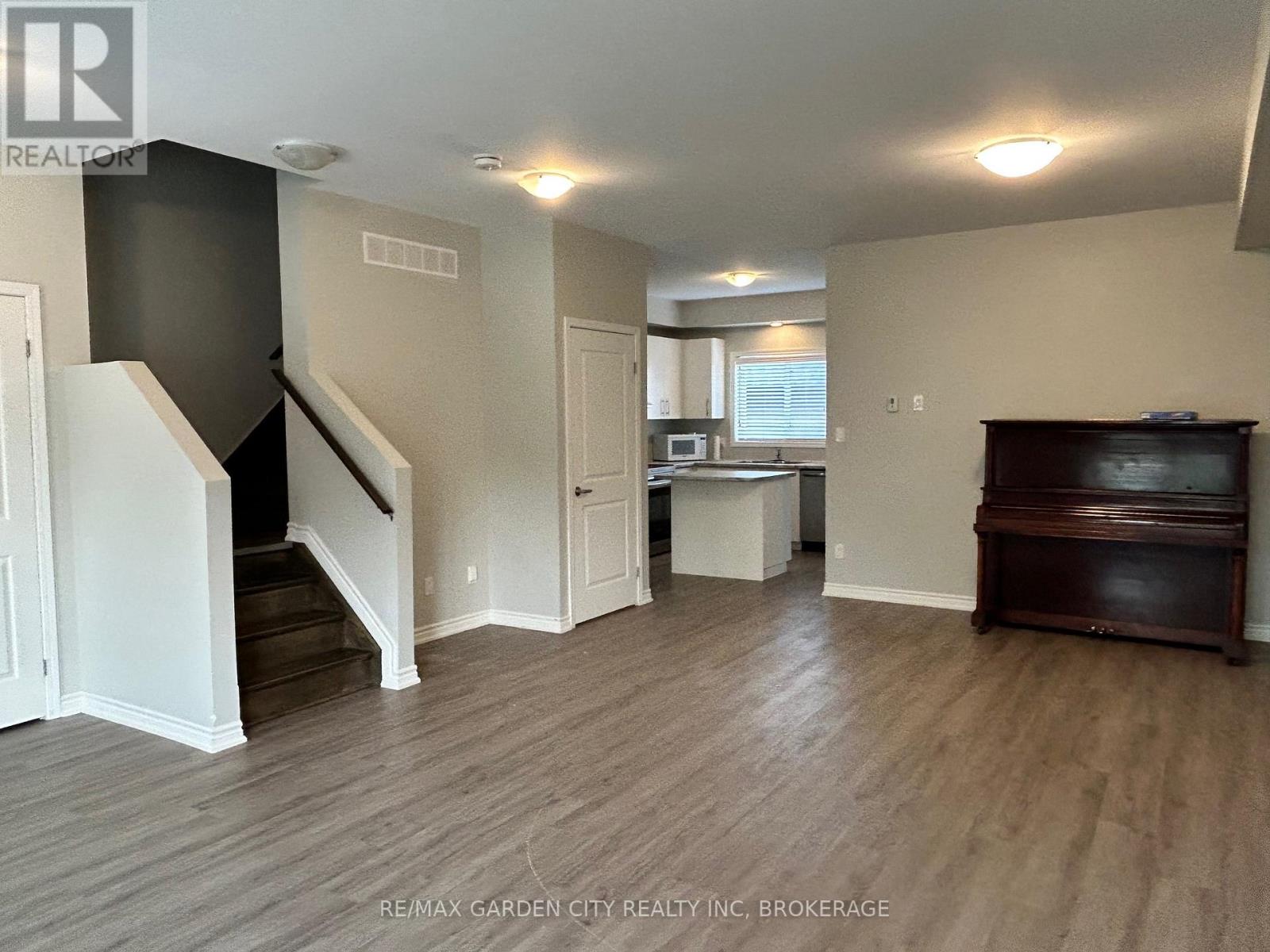 8 - 182 Broadway Lane, Welland, Ontario  L3C 0J2 - Photo 6 - X13248026