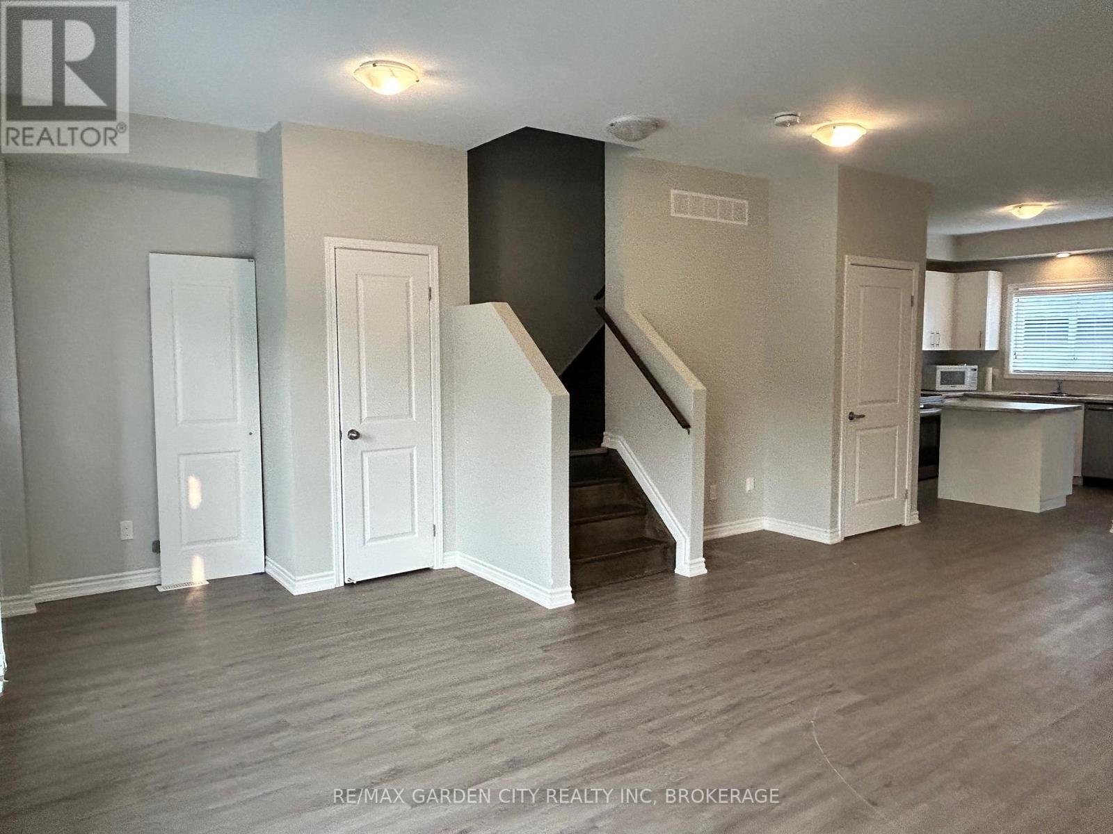 8 - 182 Broadway Lane, Welland, Ontario  L3C 0J2 - Photo 7 - X13248026
