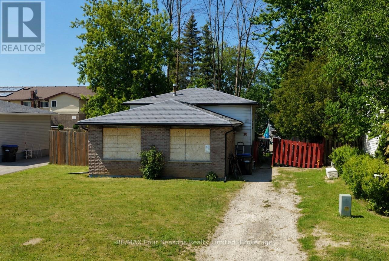10 Rhonda Road, Collingwood, Ontario  L9Y 4G4 - Photo 1 - S13248048