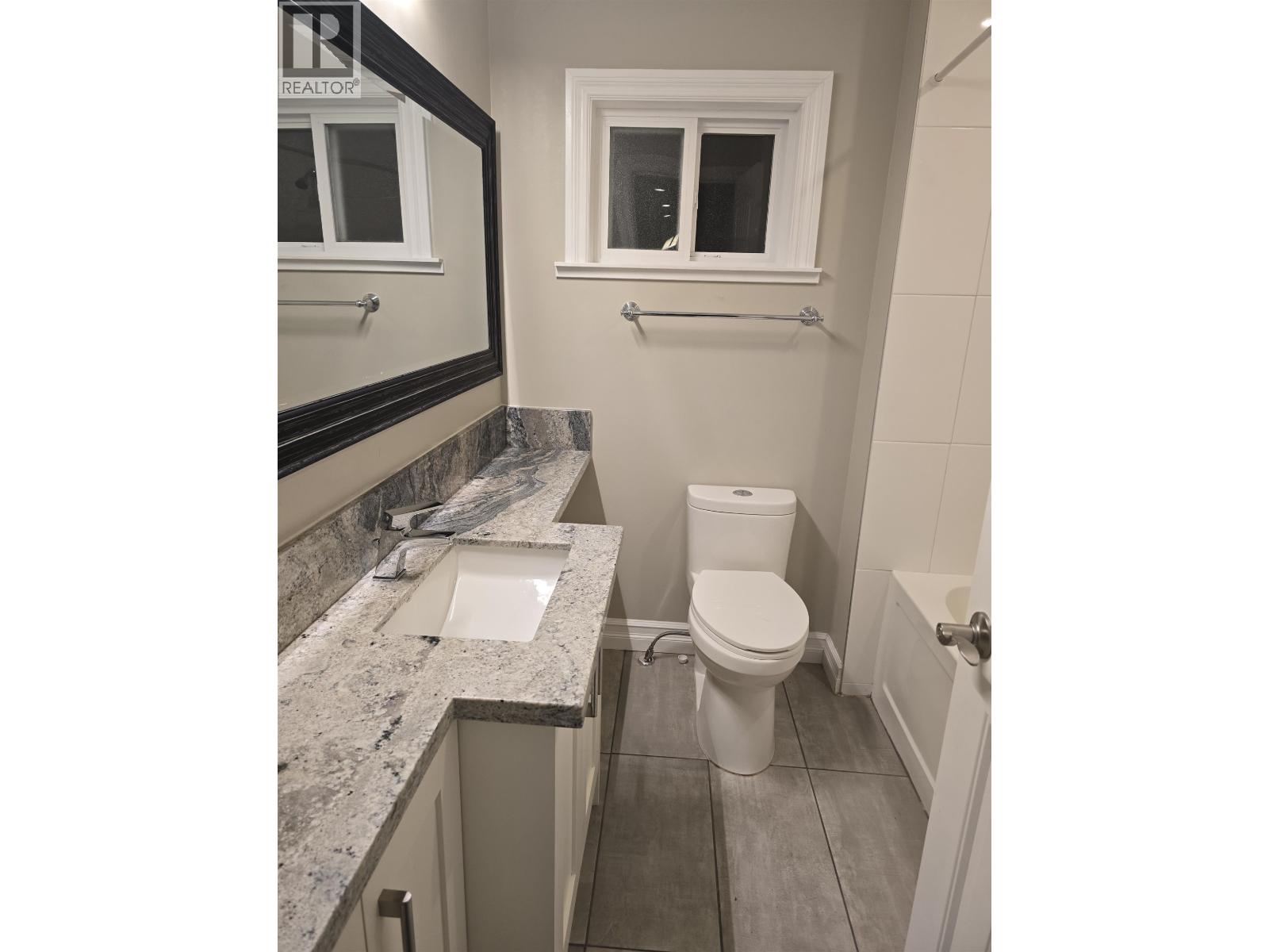 22504 Lougheed Highway, Maple Ridge, British Columbia  V2X 2V1 - Photo 8 - C8079264