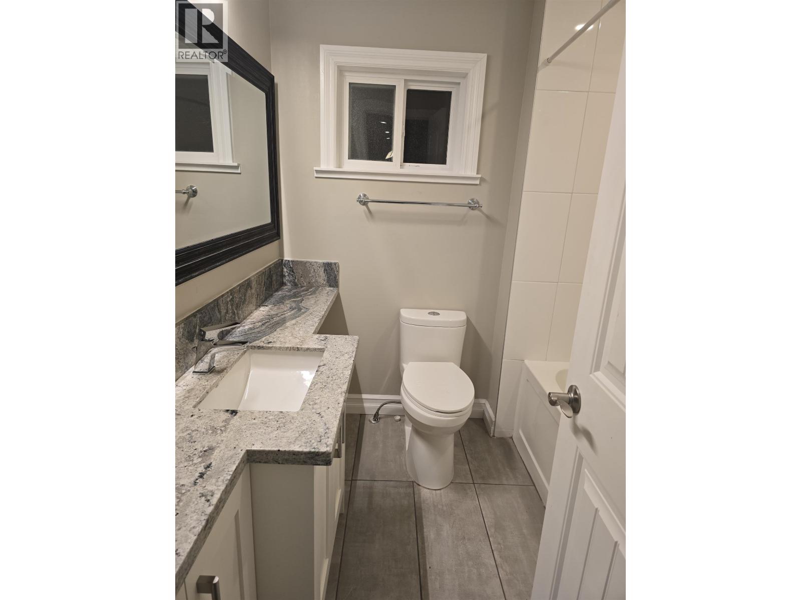 22504 Lougheed Highway, Maple Ridge, British Columbia  V2X 2V1 - Photo 34 - C8079264