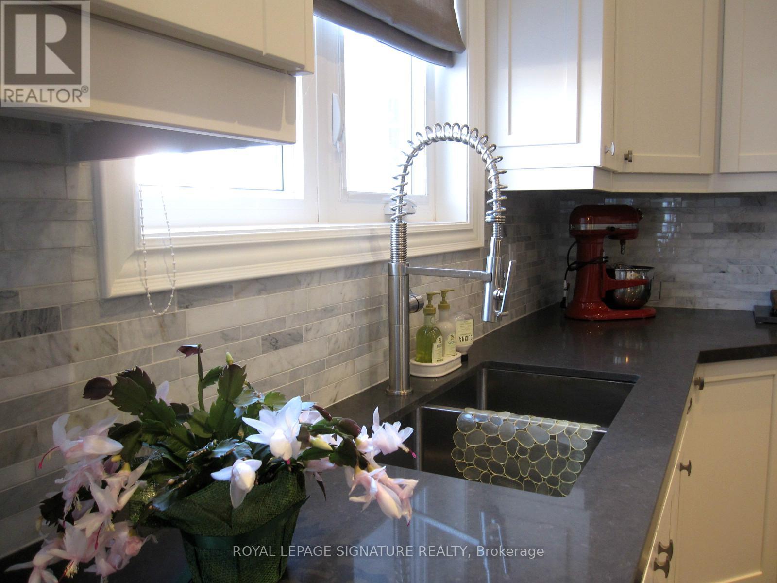 18b Algoma Street, Toronto, Ontario  M8Y 1C3 - Photo 13 - W13240096