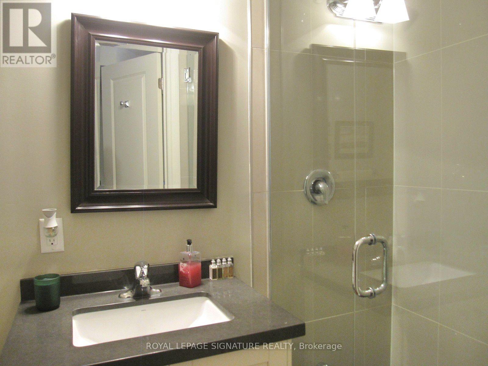 18b Algoma Street, Toronto, Ontario  M8Y 1C3 - Photo 10 - W13240096
