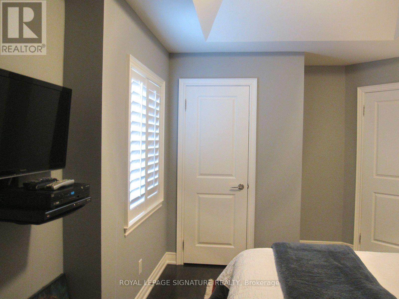 18b Algoma Street, Toronto, Ontario  M8Y 1C3 - Photo 3 - W13240096
