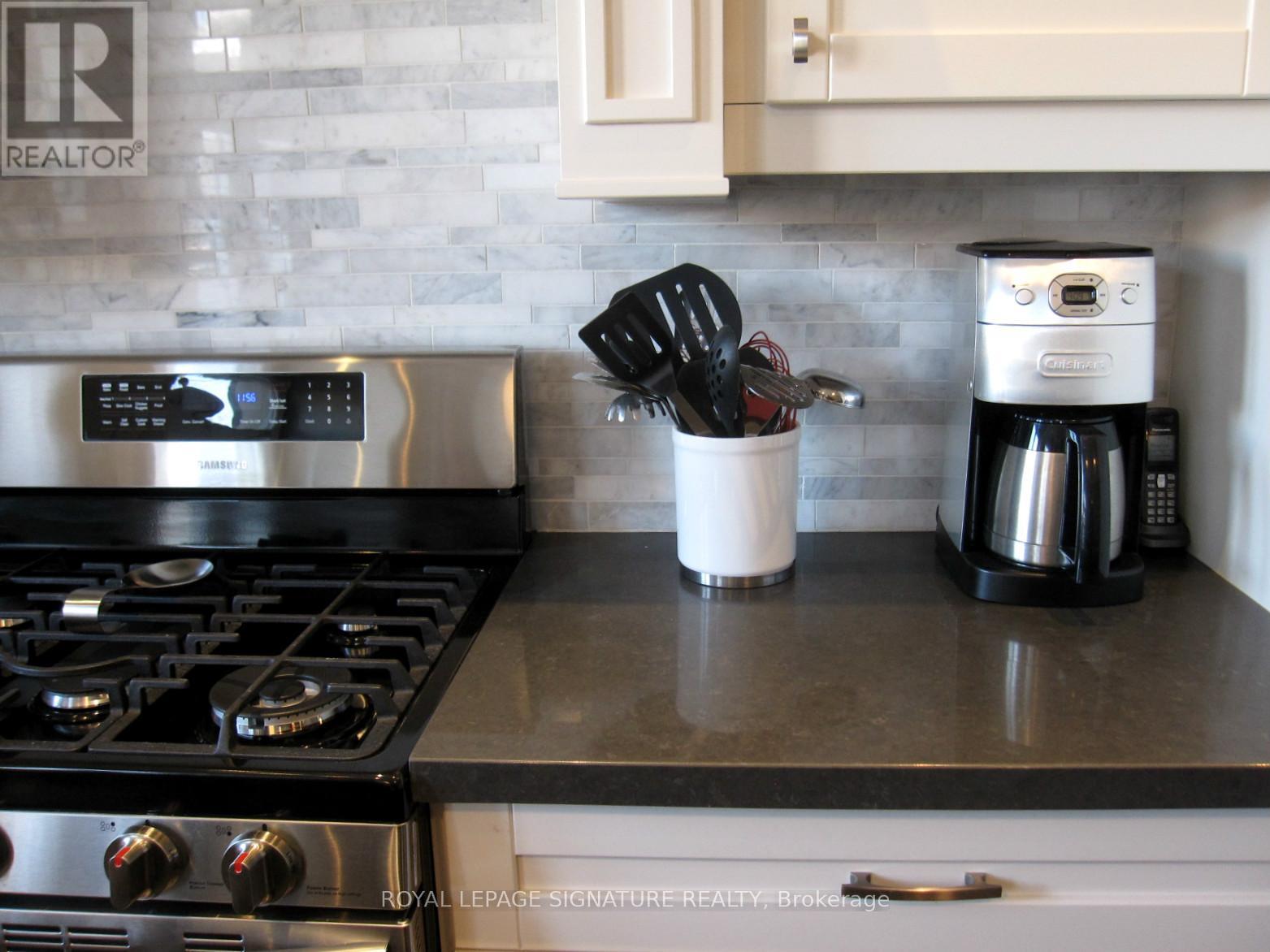 18b Algoma Street, Toronto, Ontario  M8Y 1C3 - Photo 15 - W13240096