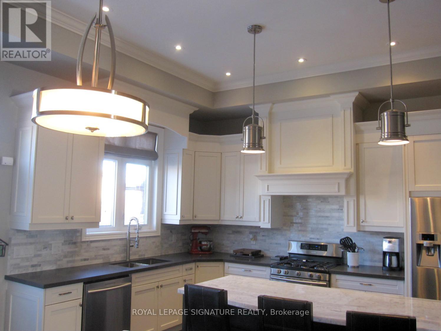18b Algoma Street, Toronto, Ontario  M8Y 1C3 - Photo 17 - W13240096