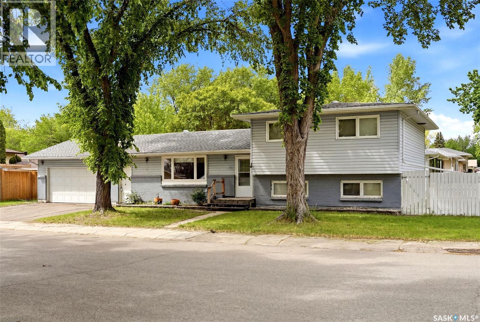 14 Wheeler Crescent, Regina, Saskatchewan  S4R 6H5 - Photo 2 - SK038343