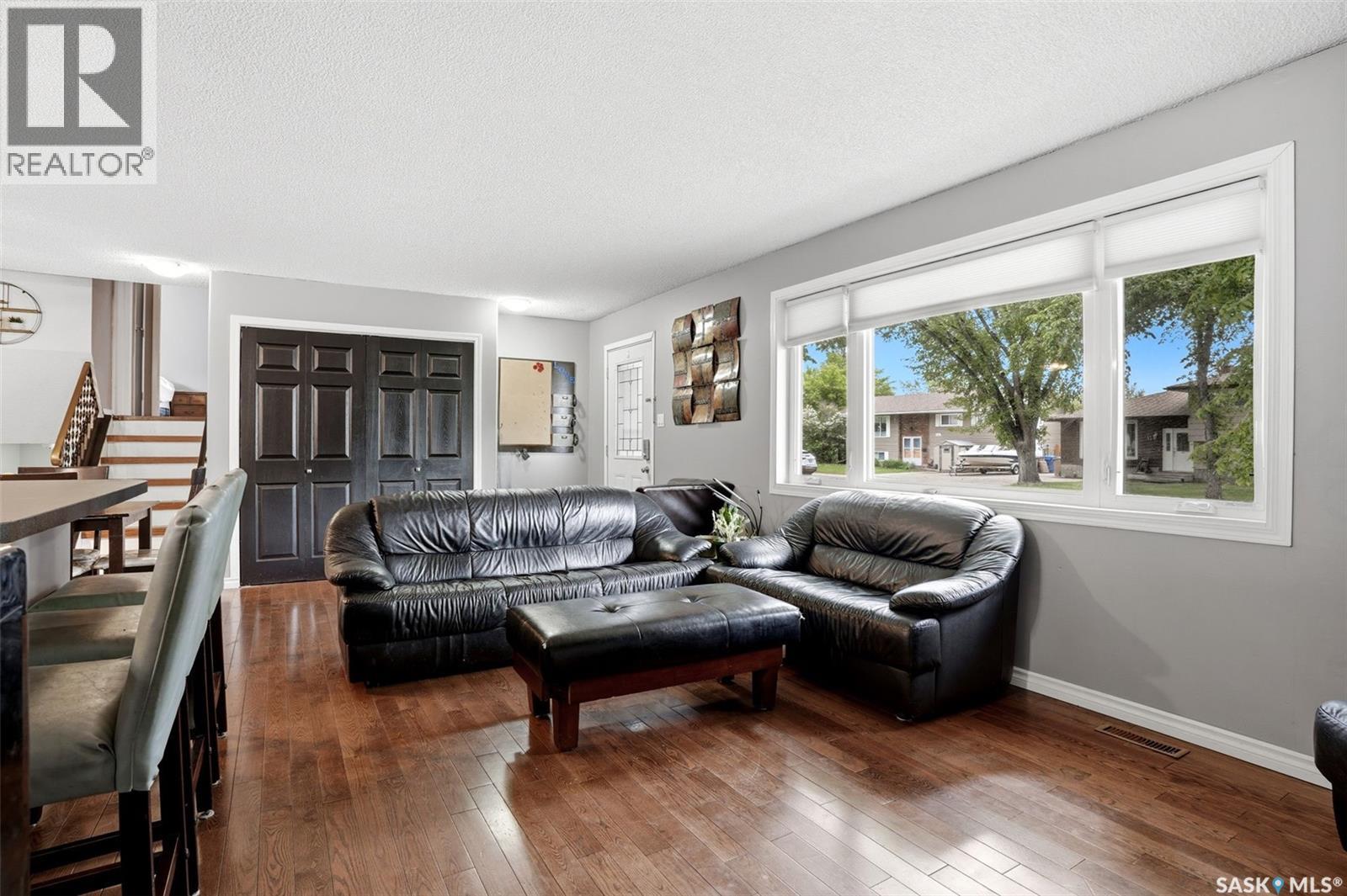 14 Wheeler Crescent, Regina, Saskatchewan  S4R 6H5 - Photo 5 - SK038343