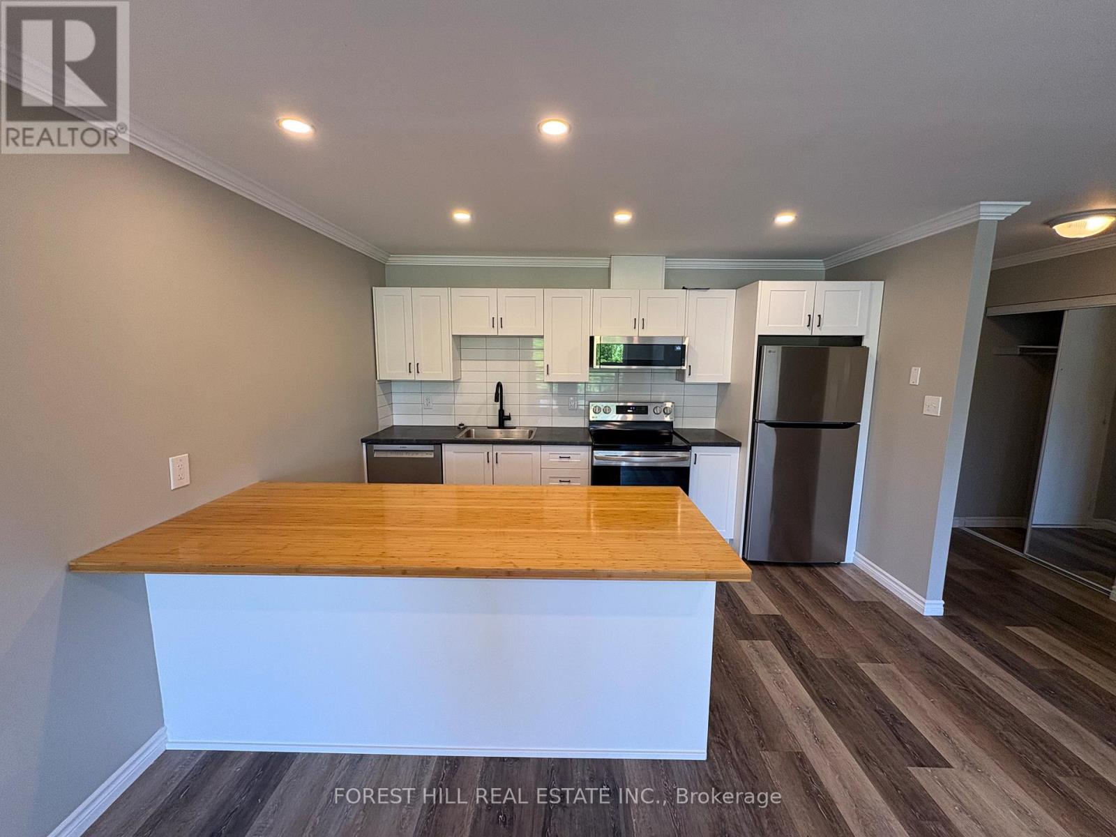 4 - 130 KING STREET E Clarington (Bowmanville), ON L1C 1N7