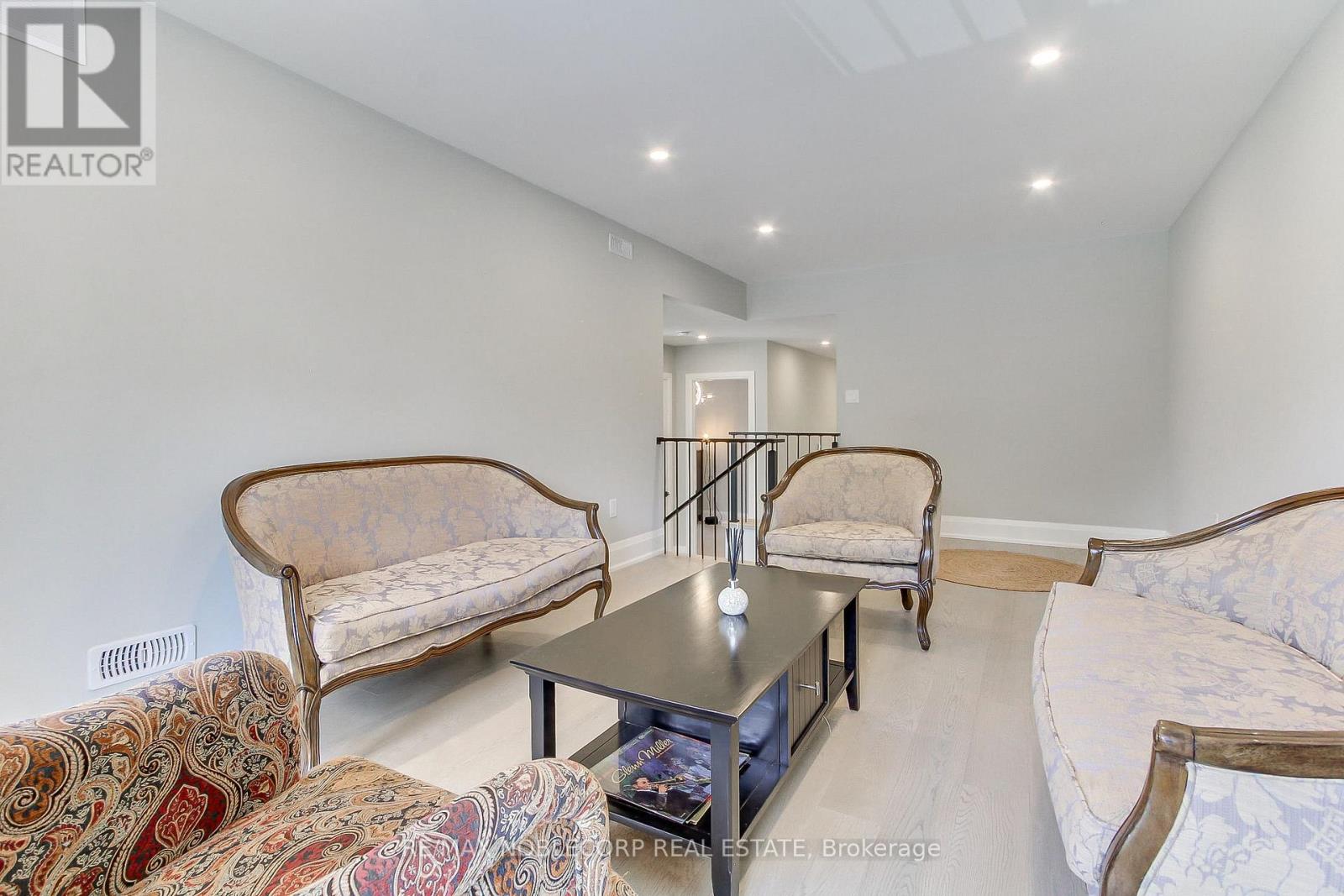606 Green Street, Whitby, Ontario  L1N 4E8 - Photo 7 - E13248208