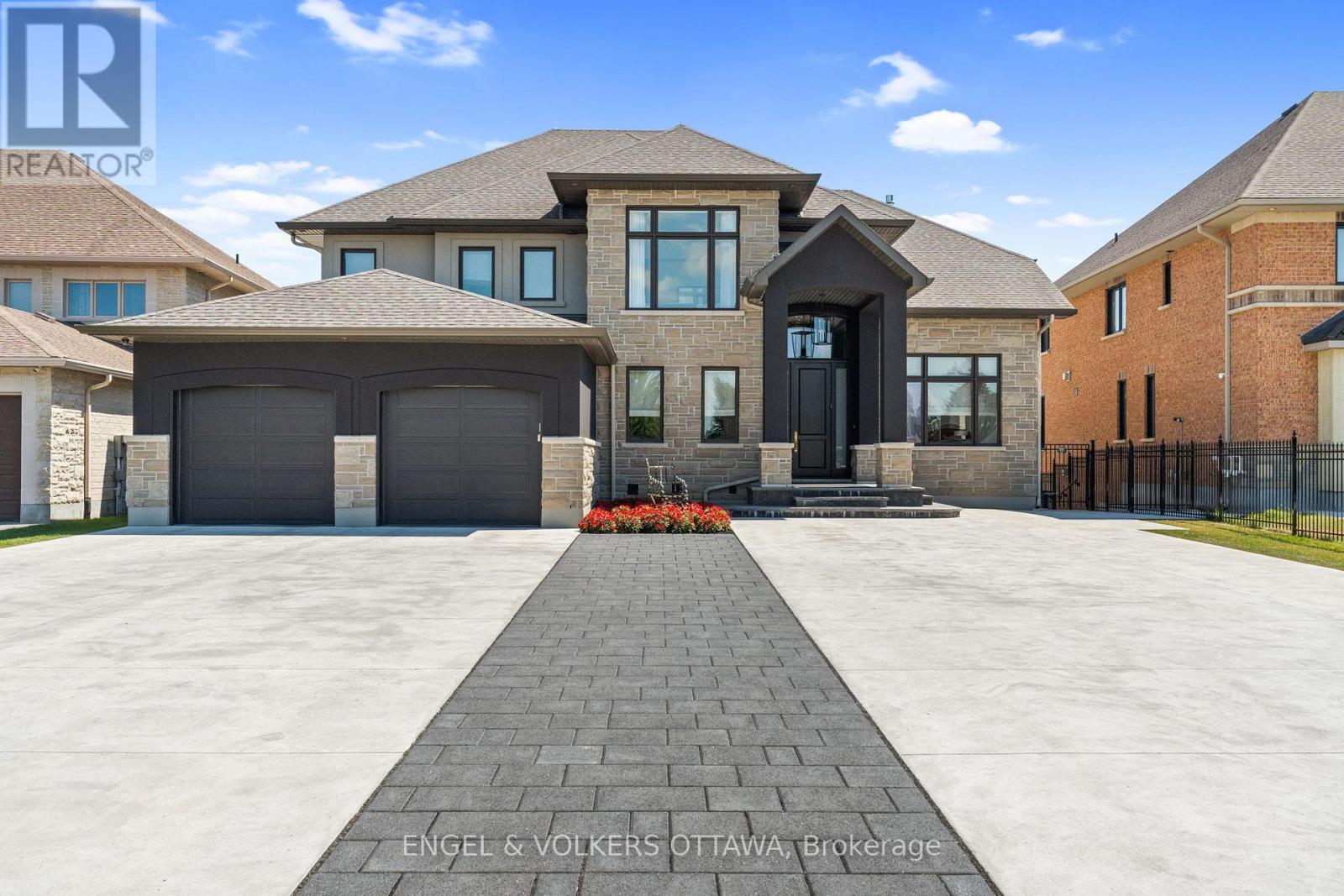 151 Winding Way, Ottawa, Ontario  K2C 3H1 - Photo 2 - X13063494