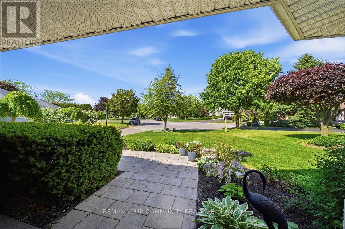 14 Oxford Court, East Gwillimbury (Sharon), Ontario  L0G 1V0 - Photo 9 - N13248094