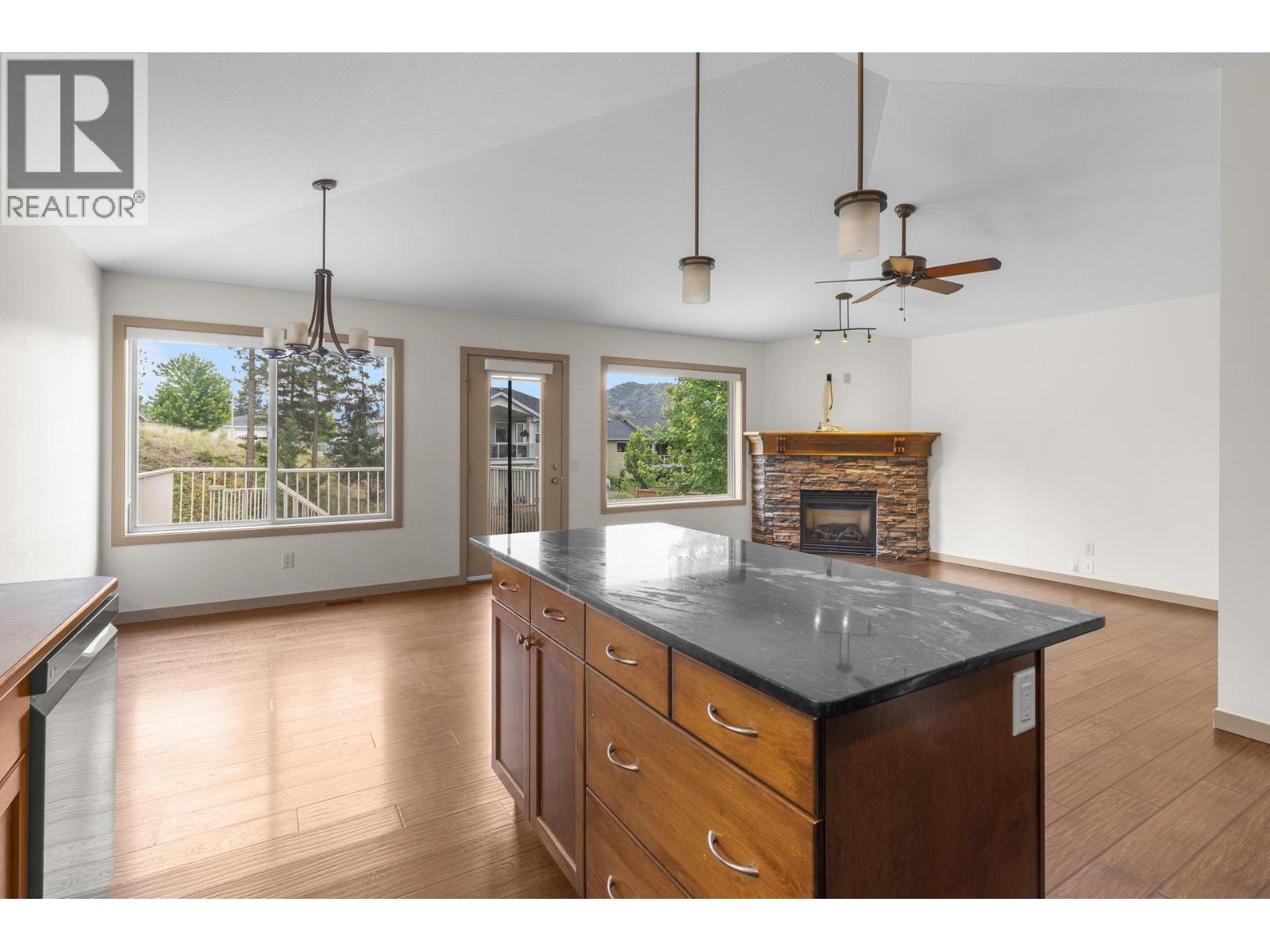 1939 Rosealee Lane West Kelowna Photo 7