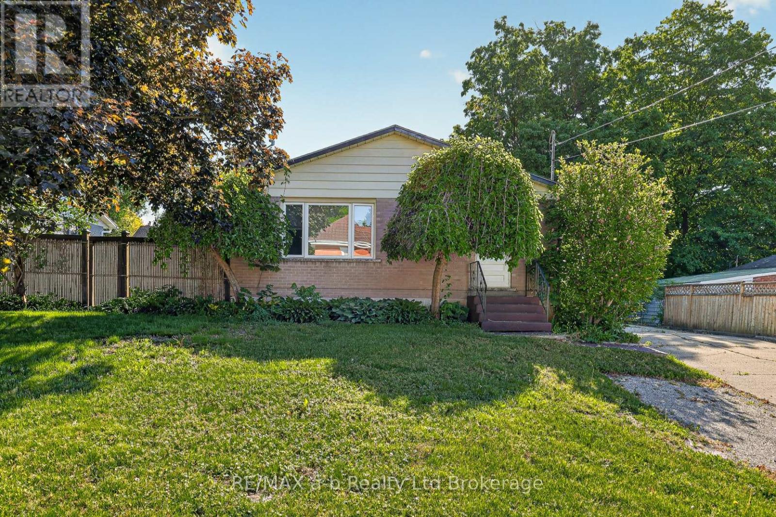 2 VICTORIA STREET, Norwich, Ontario