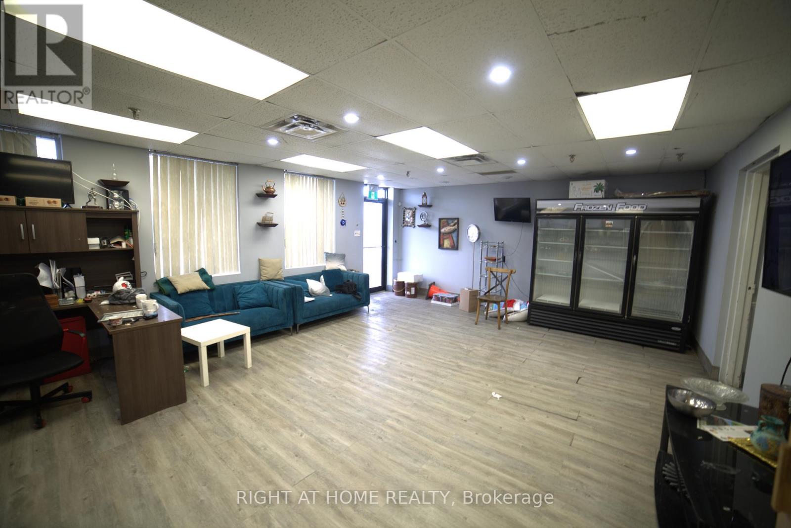 112 - 2465 Cawthra Road, Mississauga, Ontario  L5A 3P2 - Photo 2 - W13248020