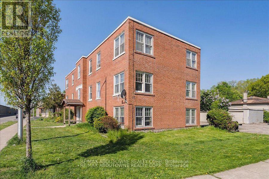 6 - 133 North Service Road E, Oakville, Ontario  L6H 1A3 - Photo 2 - W13248080