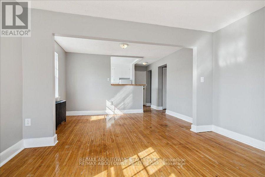 6 - 133 North Service Road E, Oakville, Ontario  L6H 1A3 - Photo 4 - W13248080