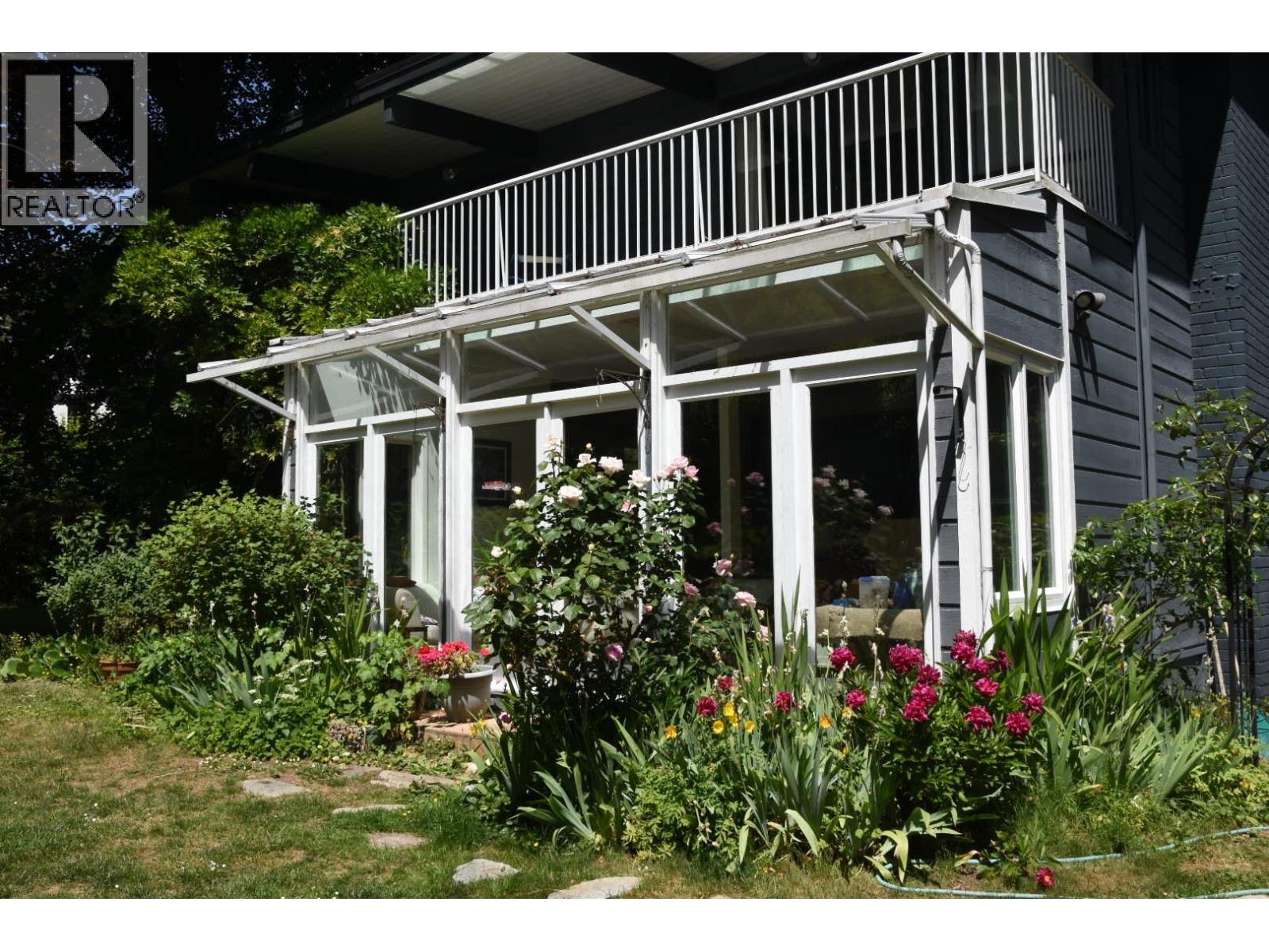 4890 The Dale, West Vancouver, British Columbia  V7W 1K3 - Photo 2 - R3094619
