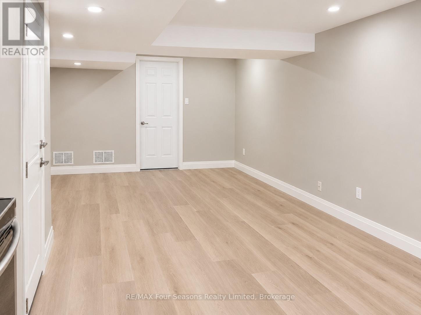 23 Camille Court, Hamilton, Ontario  L8T 2C8 - Photo 11 - X13248574