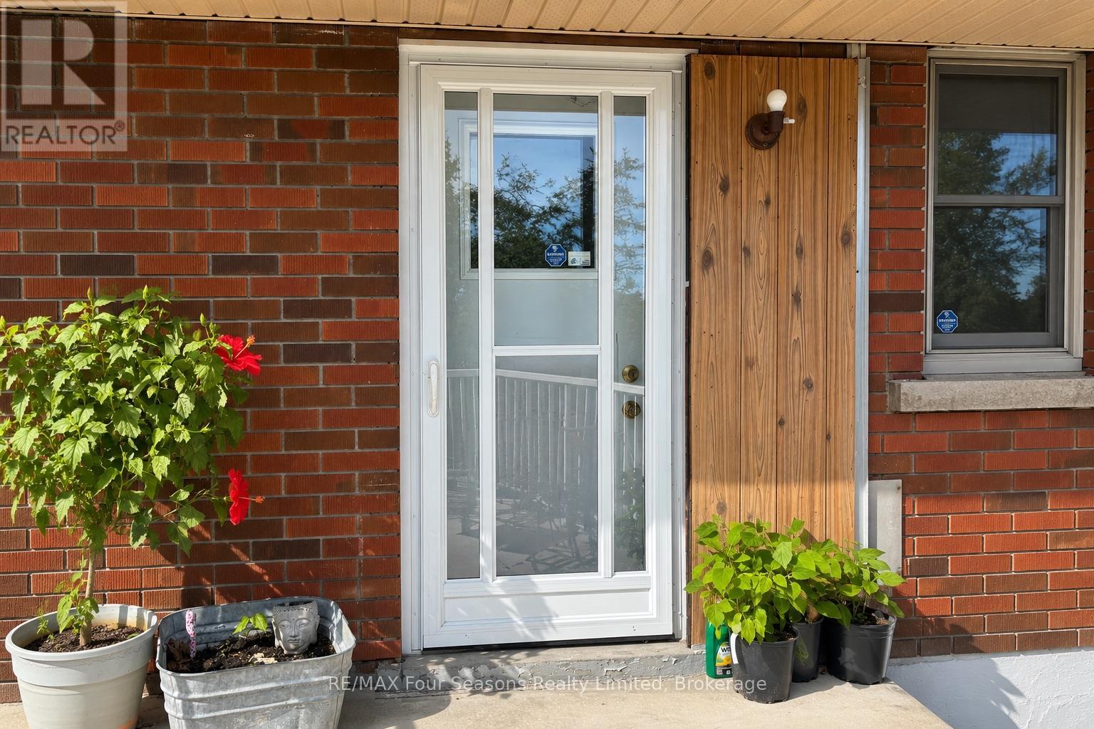 23 Camille Court, Hamilton, Ontario  L8T 2C8 - Photo 3 - X13248574