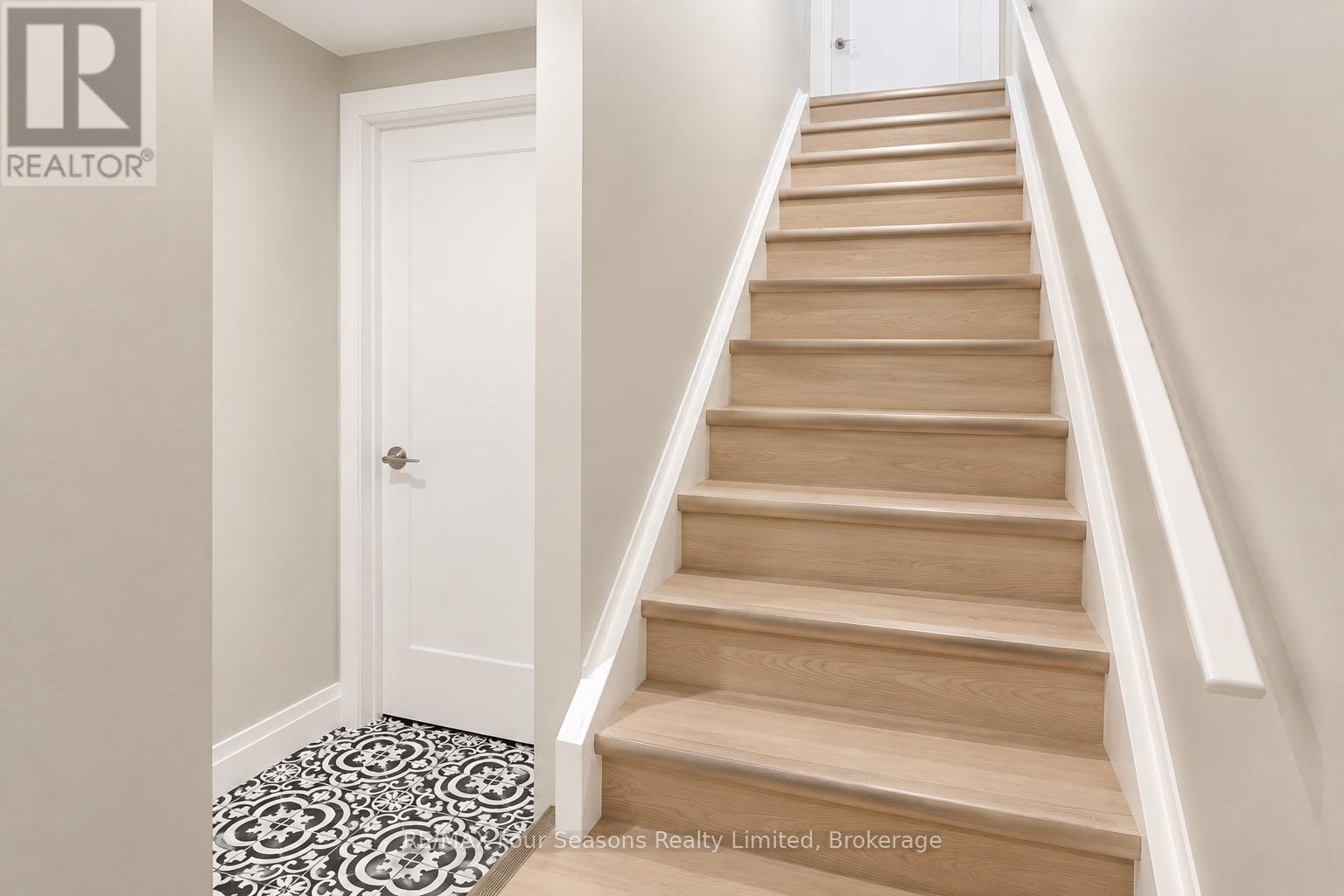 23 Camille Court, Hamilton, Ontario  L8T 2C8 - Photo 6 - X13248574