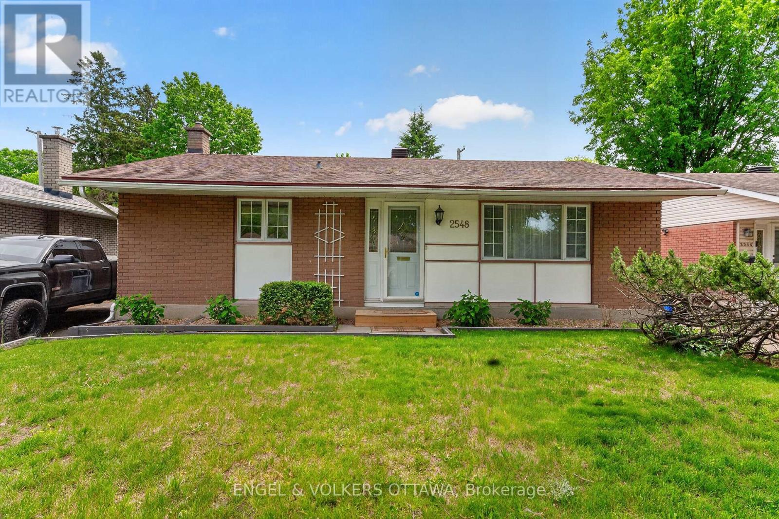 2548 HANLON AVENUE, Ottawa, Ontario