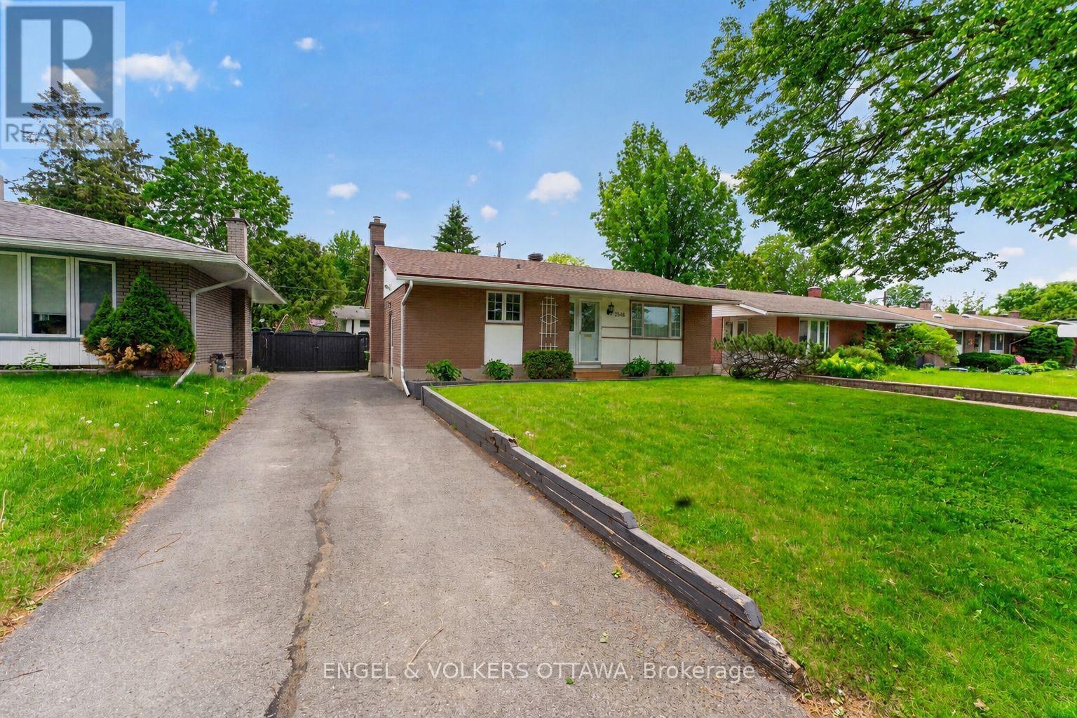 2548 Hanlon Avenue, Ottawa, Ontario  K2B 7X4 - Photo 2 - X13248518