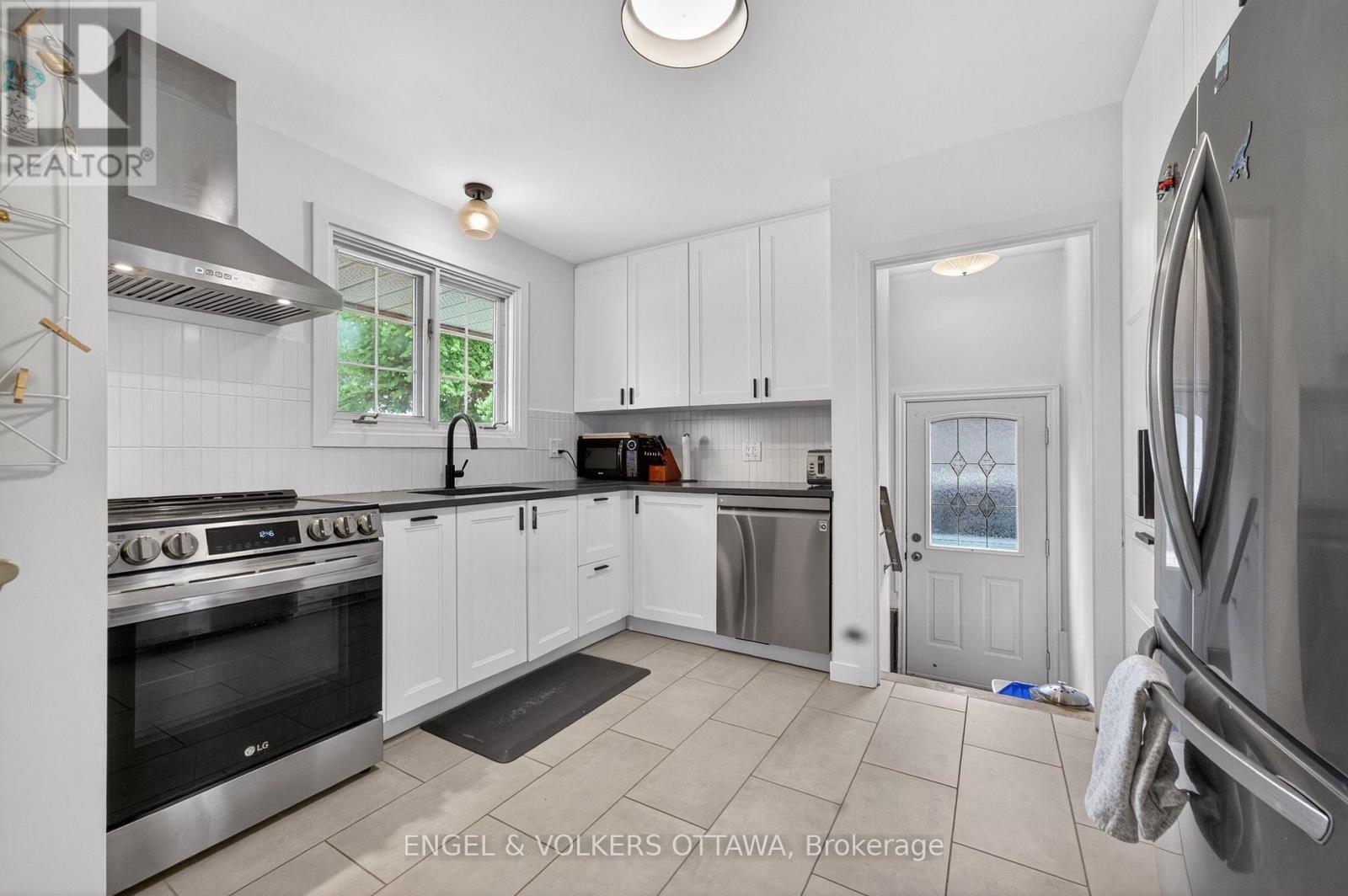 2548 Hanlon Avenue, Ottawa, Ontario  K2B 7X4 - Photo 5 - X13248518