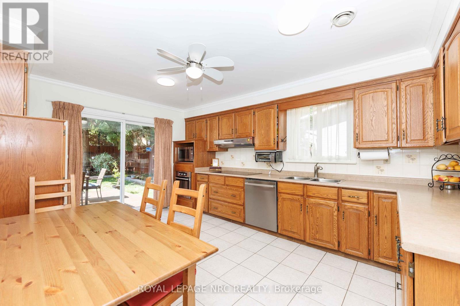 1273 Winding Trail, Mississauga, Ontario  L4Y 2T9 - Photo 16 - W13248556