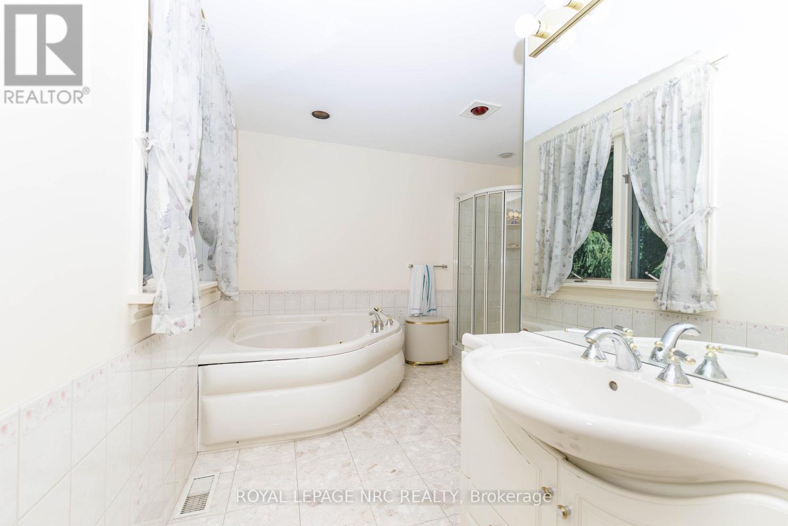 1273 Winding Trail, Mississauga, Ontario  L4Y 2T9 - Photo 32 - W13248556