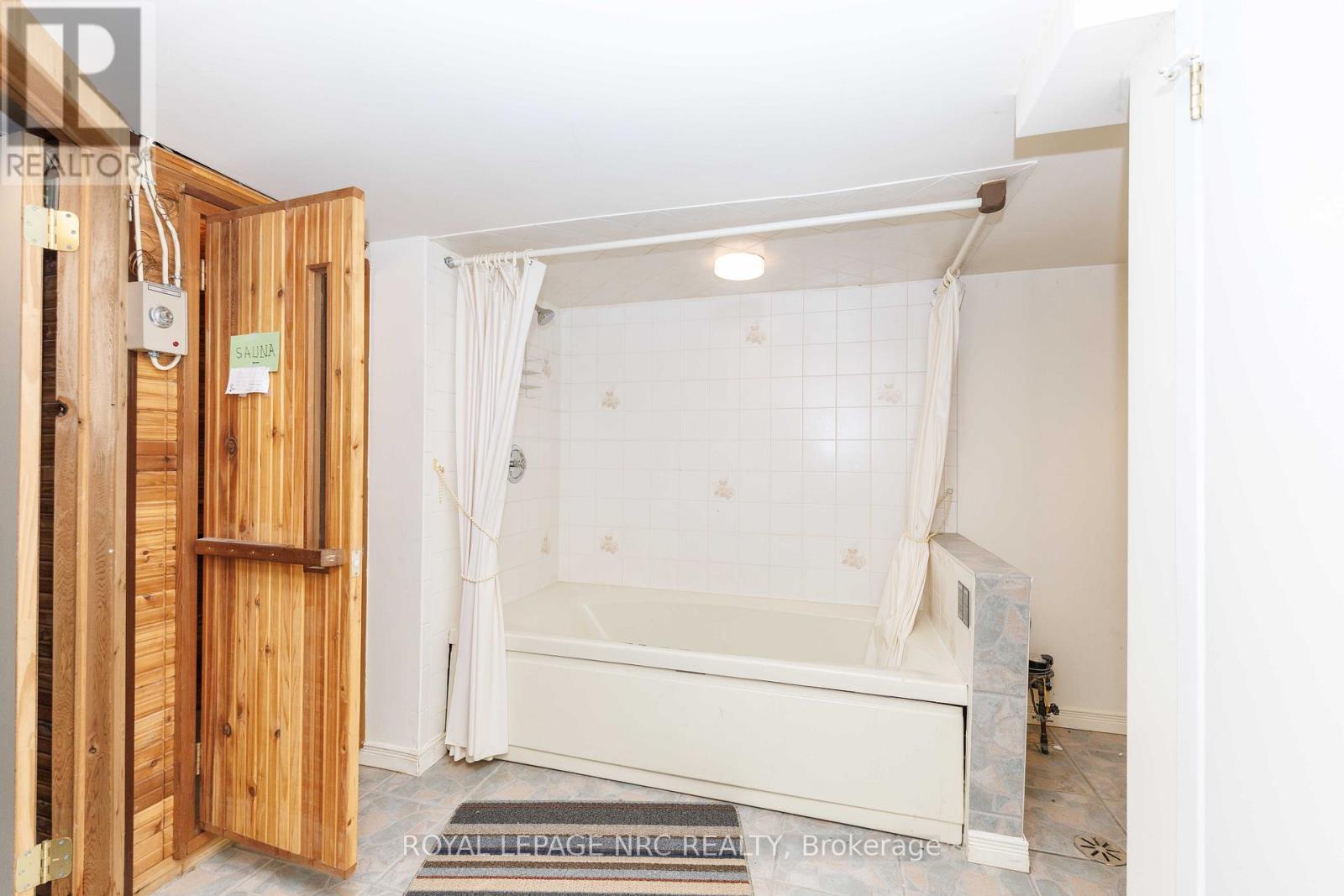 1273 Winding Trail, Mississauga, Ontario  L4Y 2T9 - Photo 40 - W13248556