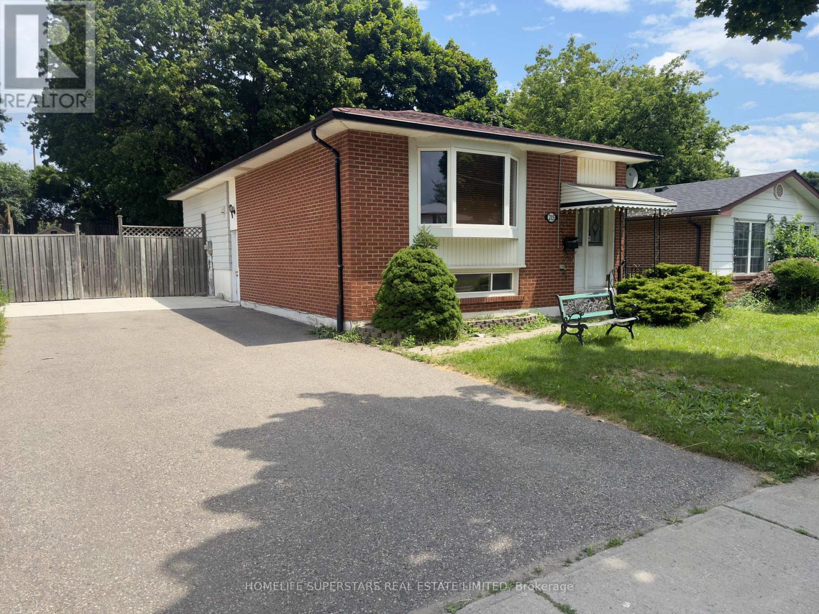 Main - 215 Archdekin Drive, Brampton, Ontario  L6V 1Y8 - Photo 2 - W12980734