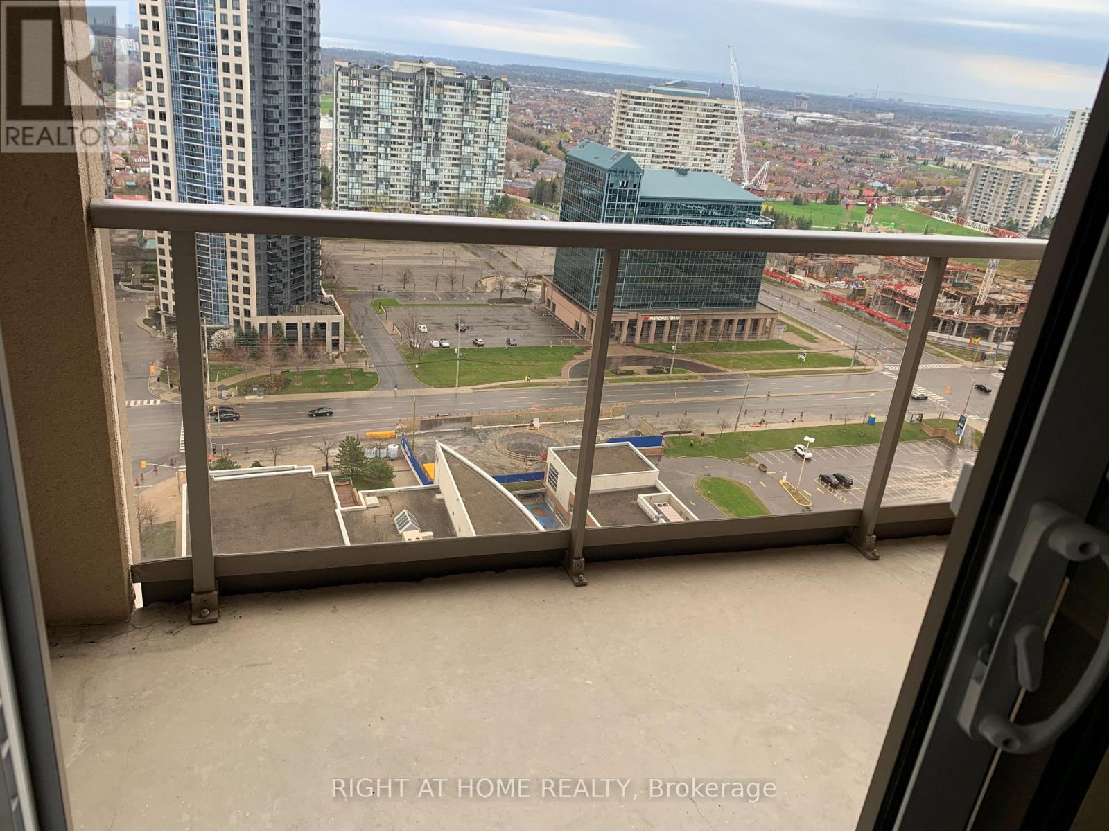 2711 - 4080 Living Arts Drive, Mississauga, Ontario  L5B 4N3 - Photo 12 - W13246354
